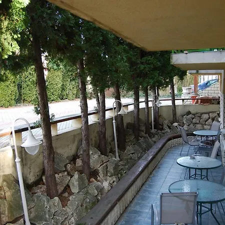 Paár Szieszta Apartmanhotel